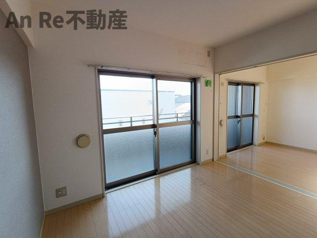 川口市東川口４丁目の賃貸マンションの居間・リビング