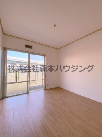 【洋室】 | 　ゾンネンブルーメ | 明るい洋室です