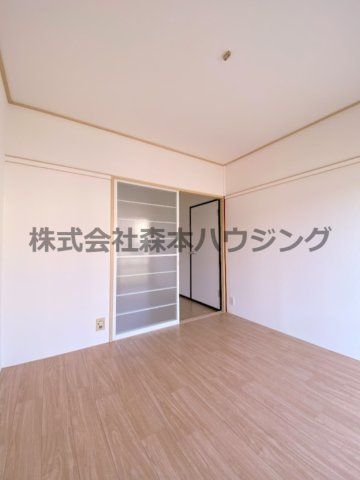 【洋室】 | 　ゾンネンブルーメ | 落ち着いた色調の洋室です