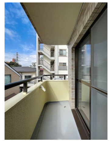日神パレス永福町のバルコニー|暖かな日差しのふりそそぐバルコニー