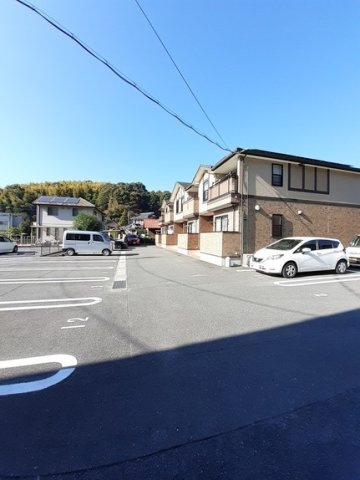 サニーガーデンの駐車場