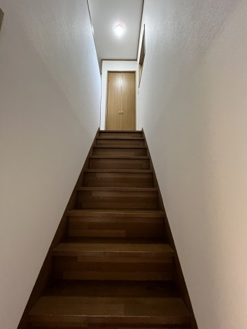 醍醐南西裏町　店舗付住宅　稼働中　のその他|２F→３Fへの階段