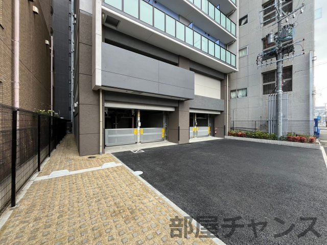 CREST TAPP新栄の駐車場