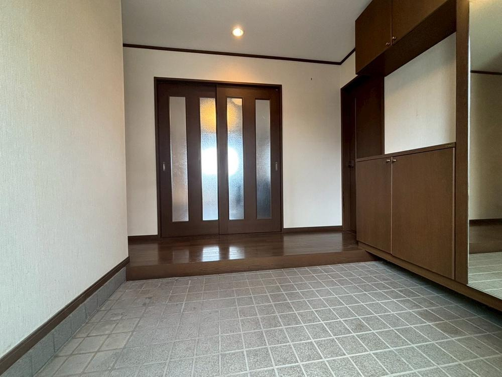川勝町　中古一戸建ての収納|玄関収納
■物件内覧・資金計画相談・住宅ローン相談、リフォーム相談、お問合せ受付中■
※当日・翌日のご内覧、ご相談はお電話でのお問合せがスムーズです！