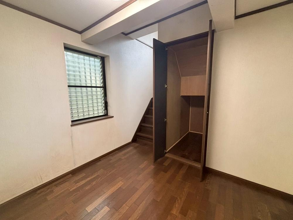 川勝町　中古一戸建ての収納|２階廊下収納
■物件内覧・資金計画相談・住宅ローン相談、リフォーム相談、お問合せ受付中■
※当日・翌日のご内覧、ご相談はお電話でのお問合せがスムーズです！