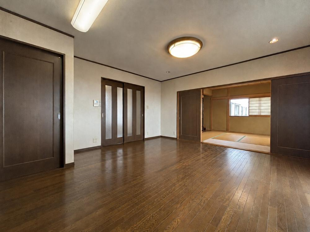 川勝町　中古一戸建ての居間・リビング|LDK14.0帖
■物件内覧・資金計画相談・住宅ローン相談、リフォーム相談、お問合せ受付中■
※当日・翌日のご内覧、ご相談はお電話でのお問合せがスムーズです！