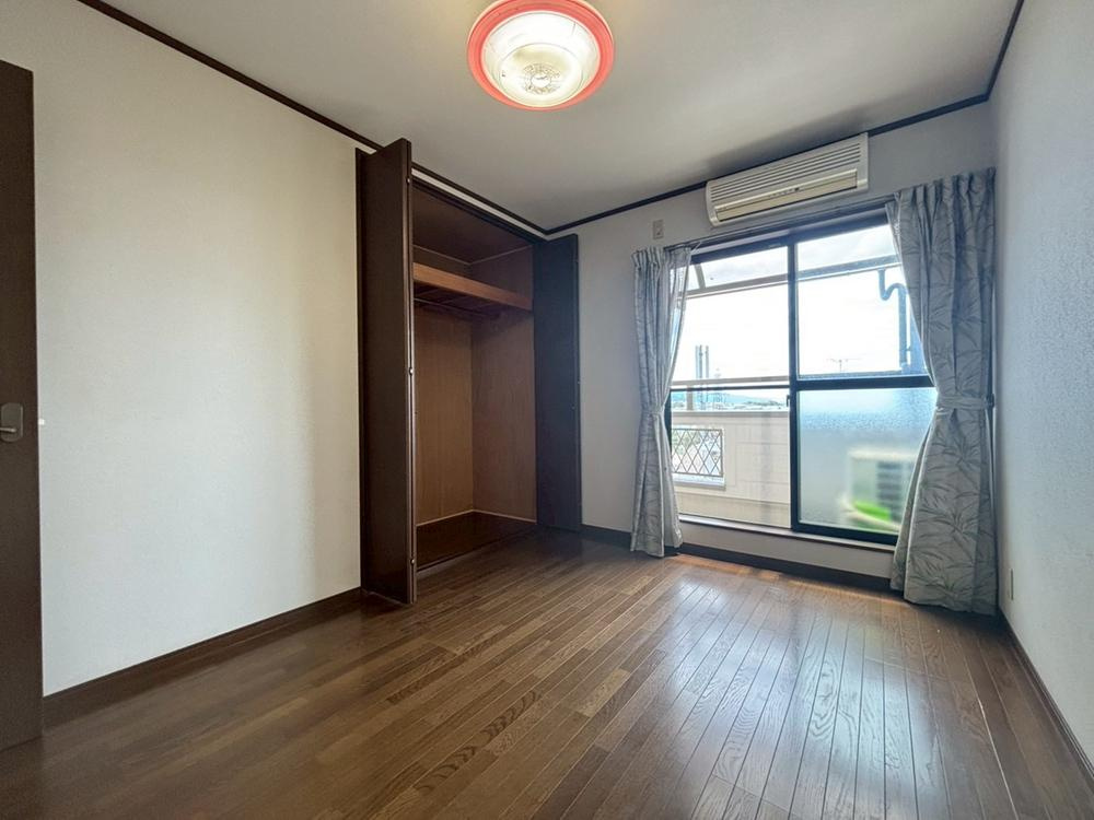 川勝町　中古一戸建ての洋室|洋室6.0帖
■物件内覧・資金計画相談・住宅ローン相談、リフォーム相談、お問合せ受付中■
※当日・翌日のご内覧、ご相談はお電話でのお問合せがスムーズです！