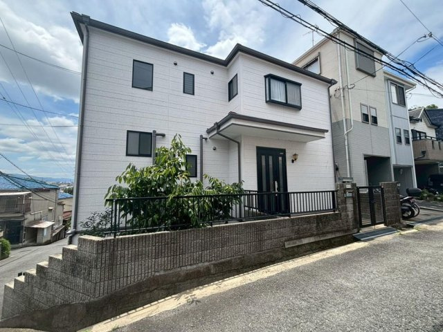 川勝町　中古一戸建ての外観|新しい生活にいかがでしょうか？外観はお住まいの顔になります。こだわりたいポイントですね。外壁塗装や屋根塗装のご相談も承っております。
■現地内覧・資金計画相談・住宅ローン相談もお問合せ受付中■