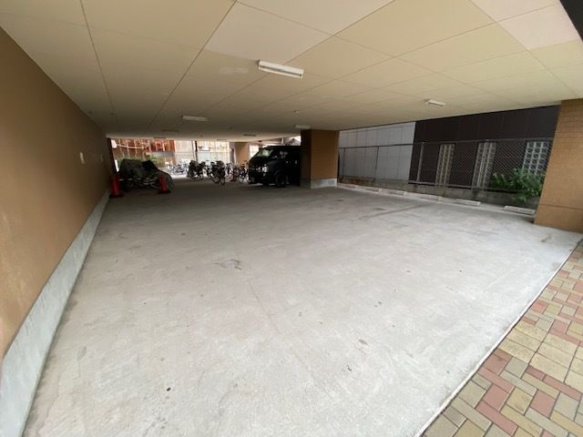 ドミール桜川の駐車場