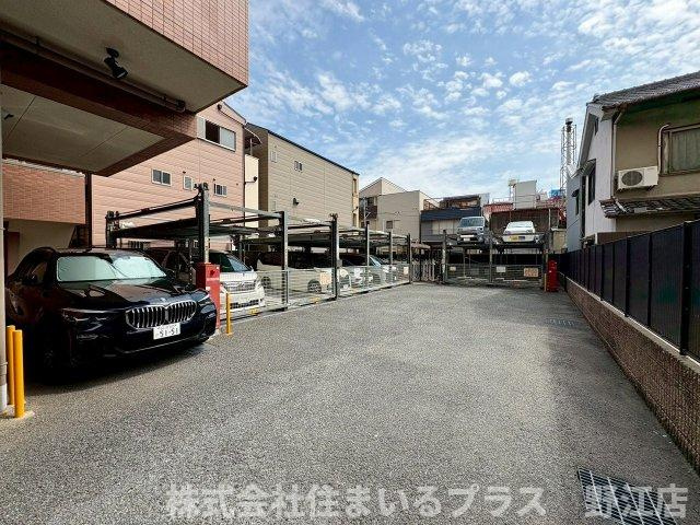 プレジオ都島の駐車場