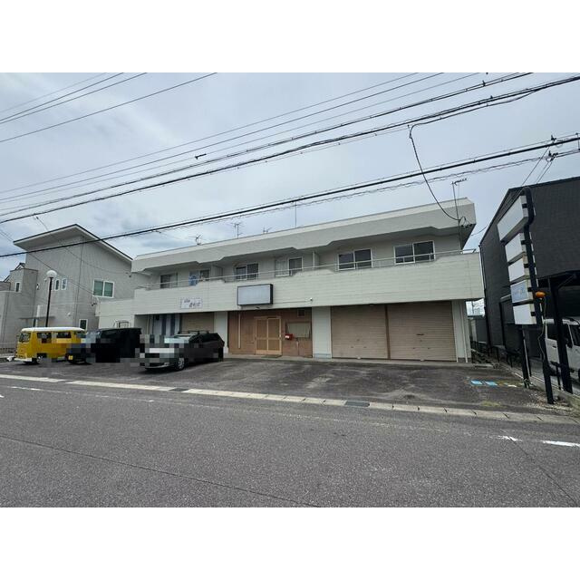畝部東町貸店舗の駐車場