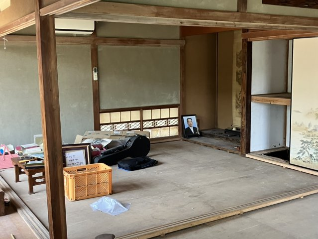 足利市小俣町中古戸建の居間・リビング