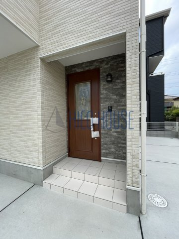 川越市石原町2丁目B号棟戸建のエントランス
