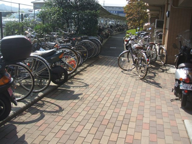 駐輪スペースあり♪駐車場の現在の空はお調べしますので、お気軽にお申し付けください♪