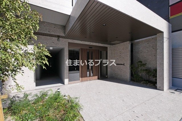 コンフォリア・リヴ京橋のエントランス