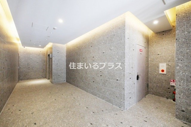 コンフォリア・リヴ京橋のロビー