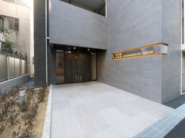 エスリード大阪上本町グリーズのエントランス
