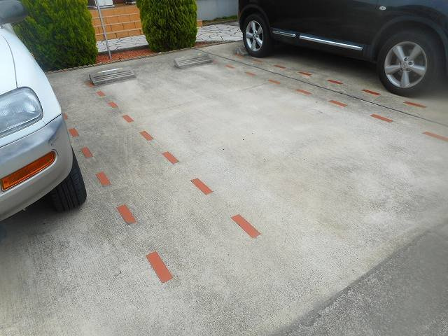 アペックス荒中の駐車場