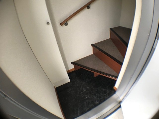 レオパレスたんぽぽハイツの玄関