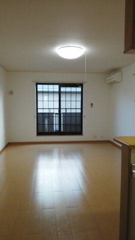 ロイヤル本前田の居間・リビング