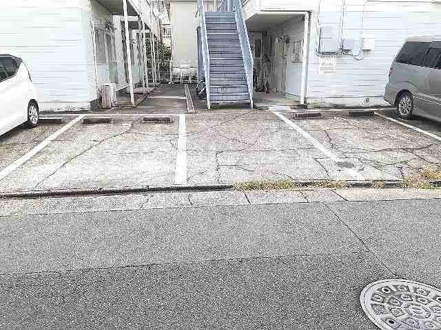 コーポさかえＡの駐車場