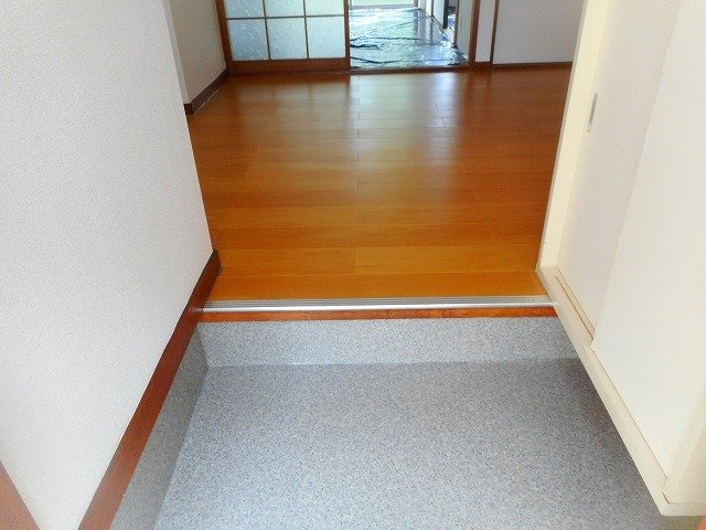 コーポさかえＡの玄関