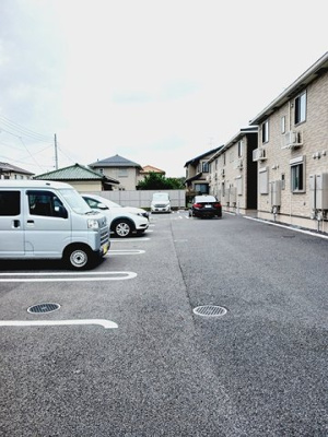 【駐車場】 | ノーブル・Ⅰ | 駐車場があるので、車を買う予定の方も安心です