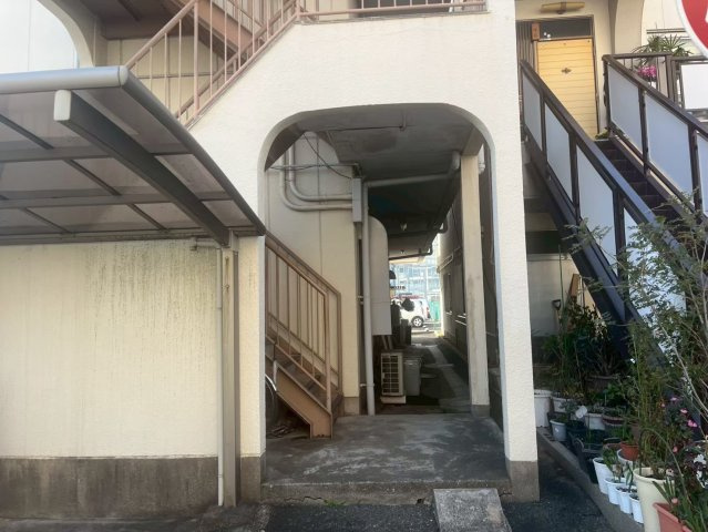 名古屋市中川区中島新町２丁目の賃貸マンションのエントランス
