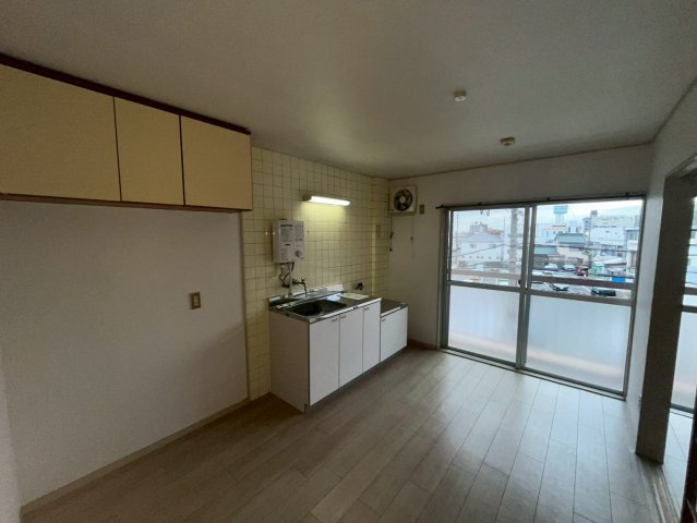 名古屋市中川区中島新町２丁目の賃貸マンションの居間・リビング