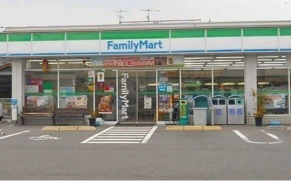 コズミックプレイスの周辺|ファミリーマートまで400m