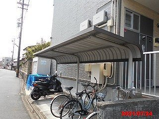 レオパレスＭ＆Ｔのその他|屋根付き駐輪場