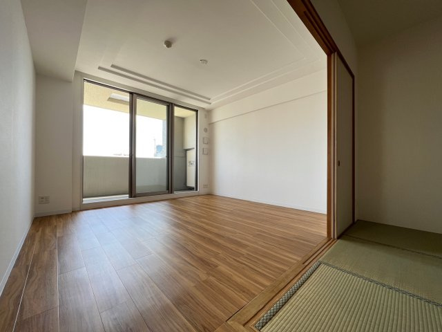 アーデンタワー新町の洋室