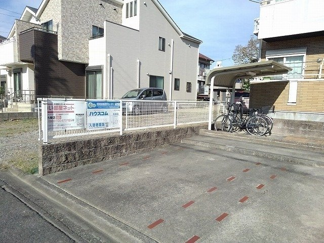 サニ－シ－ズンの駐車場