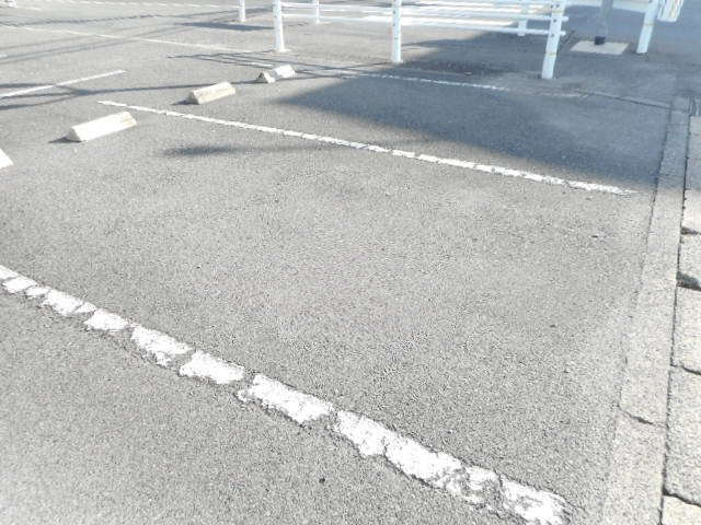 シャルマンの駐車場