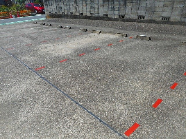 アンテノールの駐車場