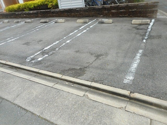 フルリール百船　Ａの駐車場