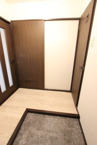 シェルコート高畑の玄関