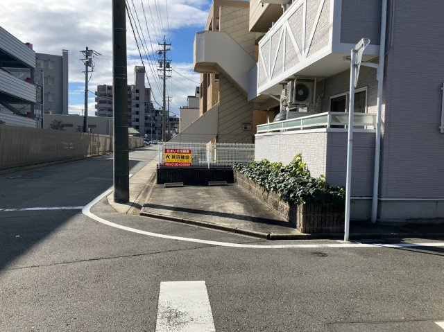 ディモーラの駐車場