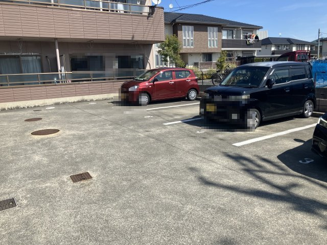 間渡里ハイツの駐車場