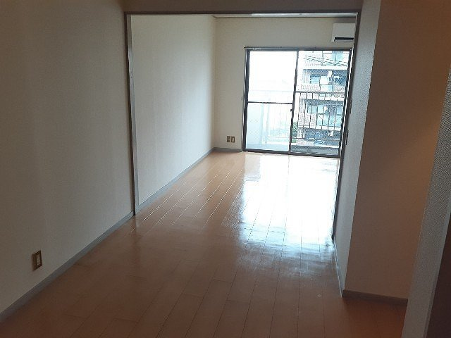 ニュープレジオ高畑の内装