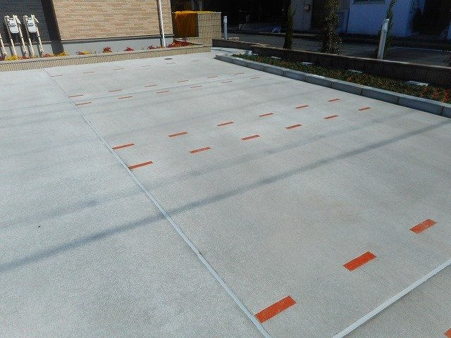 プラシードの駐車場