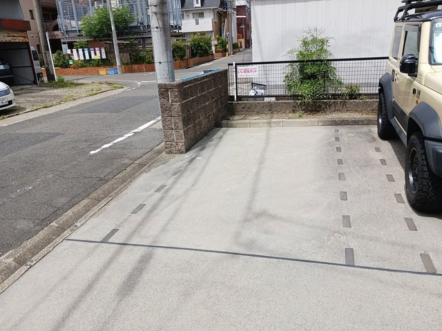 レジデンスＫー１の駐車場
