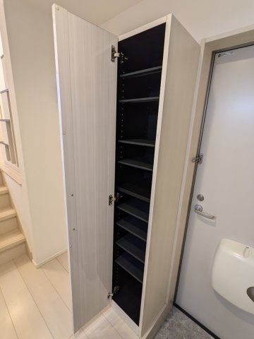 ハーモニーテラス愛知町Ⅲの玄関|シューズボックス