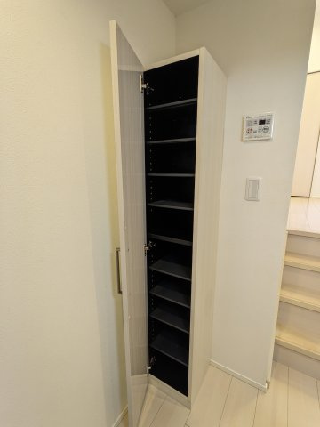 ハーモニーテラス西日置の玄関|シューズボックス