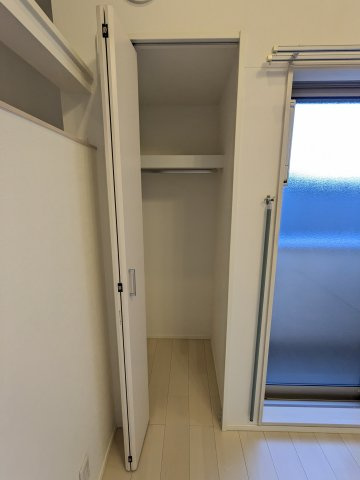 ハーモニーテラス松葉町の収納|202号室クローゼット