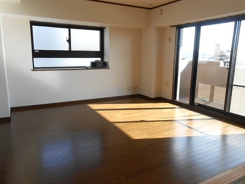 ライオンズマンション藤ヶ丘ガーデンシティ参番館の居間・リビング|リビングダイニングキッチン別角度1　前回2014年12月写真