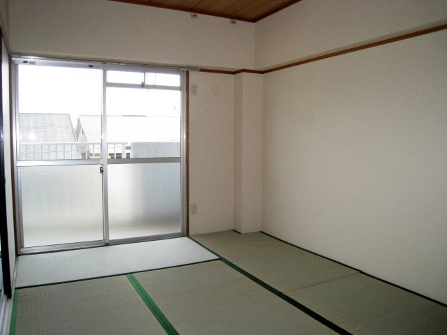 メゾン二村Ⅱの和室|※別部屋のお写真で、現況優先と致します。