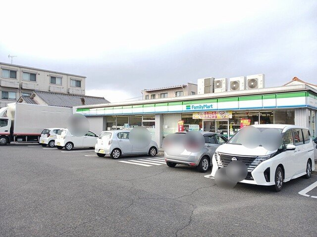 リヴェールマキの周辺|ファミリーマートまで132m