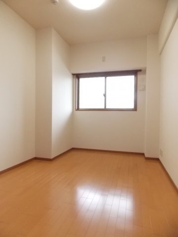 レージュ桔梗平の洋室