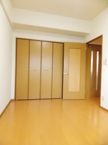 レージュ桔梗平の洋室